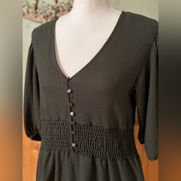Chic Olive Button-Front V-Neck Dress size M - Picture 6 of 10